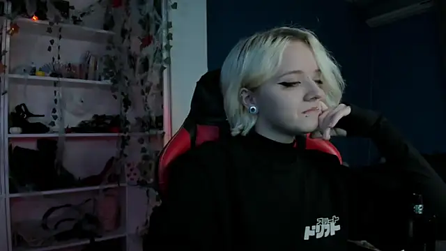 Snapshot of Holy_Mistress_S chatting on 10-29-25, 10:28 Holy Mistress S online show from 10-29-25, 10:28