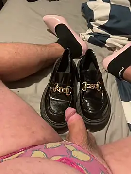 fortheloveofheels74 online show from 10-27-25, 10:25