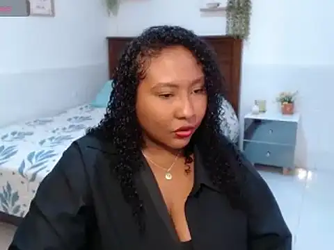 KaroldelaTorree online show from 10-24-25, 02:46