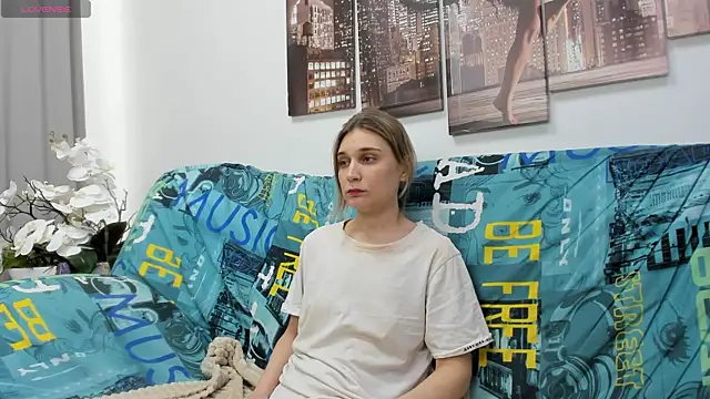 Tenderly Sophie online show from 04-24-26, 01:19