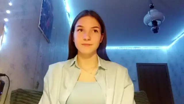 Beauty miIa online show from 10-24-25, 04:36