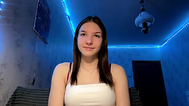 Beauty miIa online show from 11-19-25, 03:23