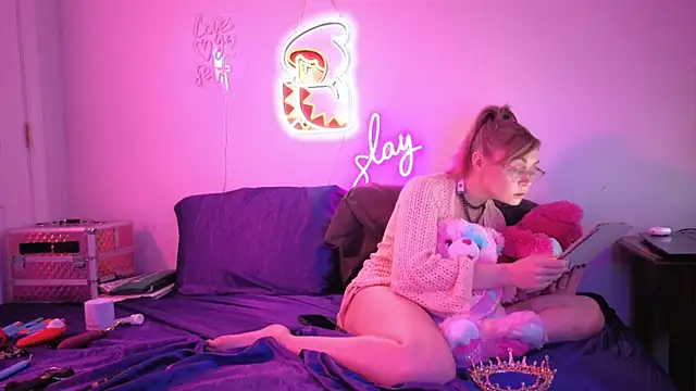 daddysprincess731 online show from 04-12-26, 03:11