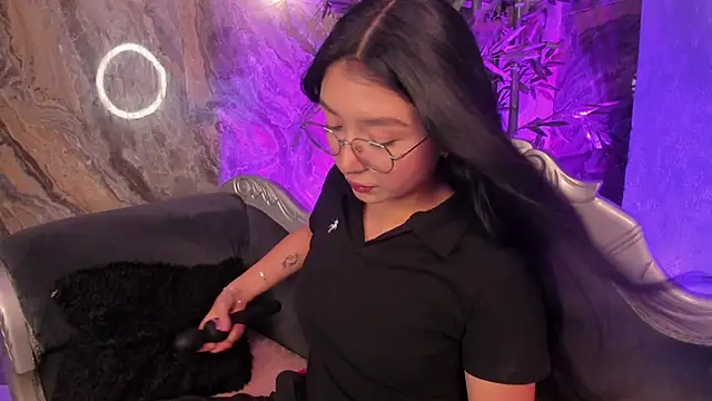 Snapshot of sydney_miller_ chatting on 03-04-26, 11:33 sydney miller online show from 03-04-26, 11:33