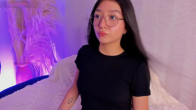 sydney miller  online show from 06-18-26, 12:11