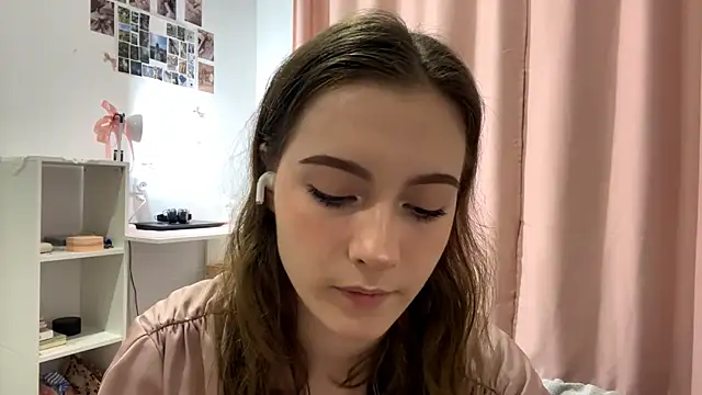 Snapshot of Kira_Sanders chatting on 10-23-25, 07:12 Kira Sanders online show from 10-23-25, 07:12