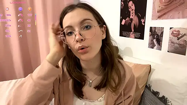 Snapshot of Kira_Sanders chatting on 11-11-25, 04:07 Kira Sanders online show from 11-11-25, 04:07