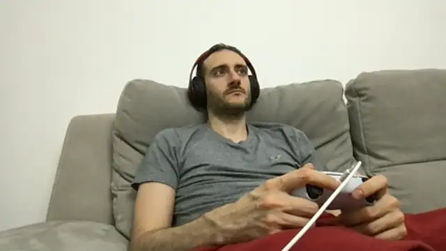 Snapshot of LukaShyGuy chatting on 05-22-26, 10:15 LukaShyGuy online show from 05-22-26, 10:15