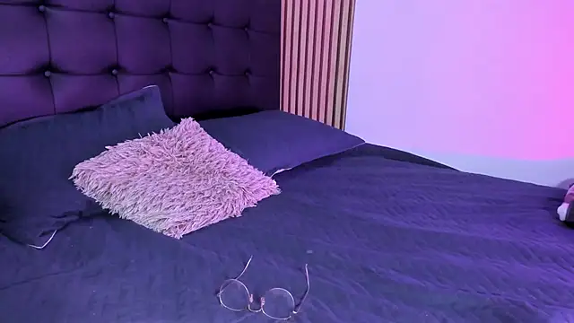 Snapshot of Scarlet_DLuce chatting on 10-31-25, 05:58 Scarlet DLuce online show from 10-31-25, 05:58