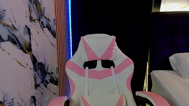 Snapshot of Scarlet_DLuce chatting on 11-26-25, 09:10 Scarlet DLuce online show from 11-26-25, 09:10