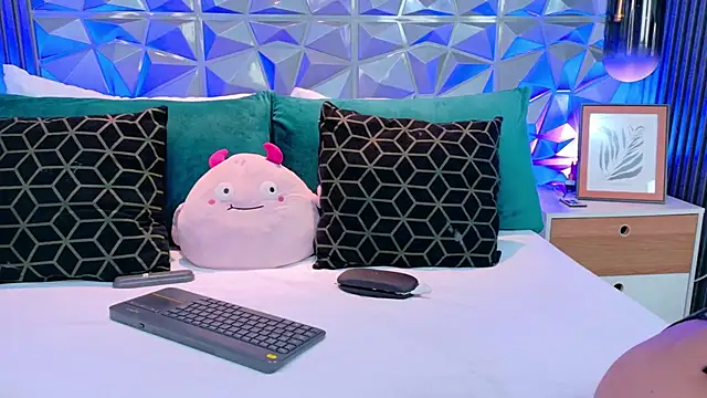 AdelineJhones online show from 04-19-26, 02:16