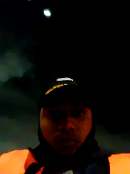 Snapshot of Elcrocans23-06 chatting on 10-31-25, 06:03 Elcrocans23-06 online show from 10-31-25, 06:03