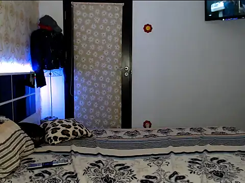 Amiaax online show from 12-16-25, 12:04