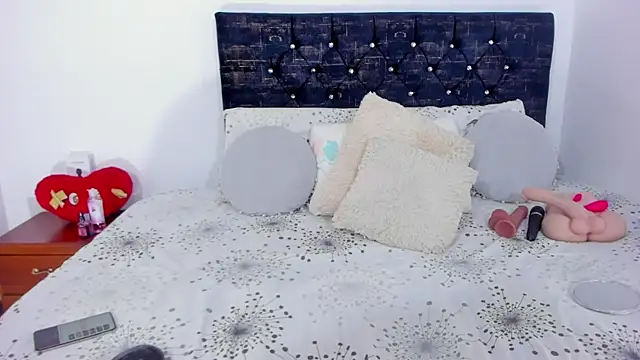 RubyLuxeX online show from 05-07-26, 04:23