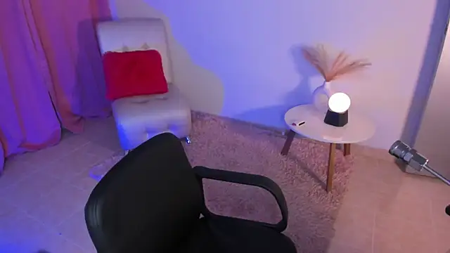 Snapshot of laana_foxx chatting on 10-27-25, 03:54 laana foxx online show from 10-27-25, 03:54