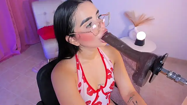 Snapshot of laana_foxx chatting on 10-28-25, 03:21 laana foxx online show from 10-28-25, 03:21