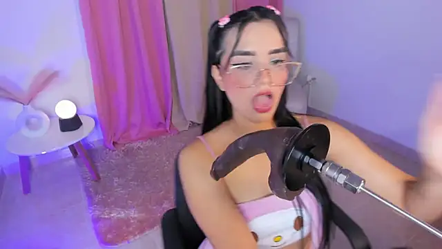 Snapshot of laana_foxx chatting on 11-04-25, 03:05 laana foxx online show from 11-04-25, 03:05