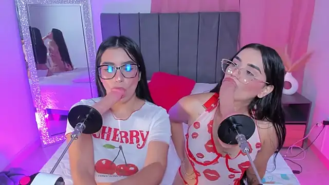 Snapshot of laana_foxx chatting on 12-14-25, 03:01 laana foxx online show from 12-14-25, 03:01