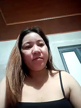 Snapshot of Tinilove68 chatting on 10-22-25, 11:32 Tinilove68 online show from 10-22-25, 11:32