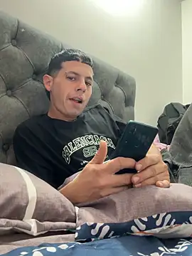 Snapshot of Yeison_8012 chatting on 03-14-26, 04:51 Yeison 8012 online show from 03-14-26, 04:51