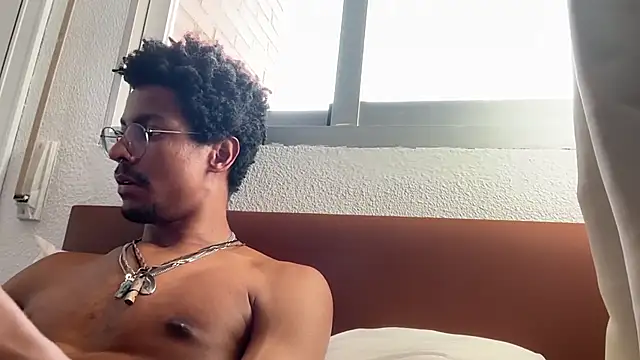 Albert Madrid online show from 06-16-26, 04:42