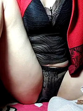 Snapshot of YennyeLa chatting on 12-04-25, 11:13 YennyeLa online show from 12-04-25, 11:13