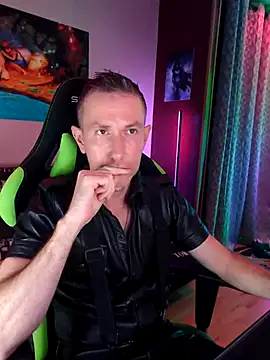 Gamerinleather online show from 10-24-25, 05:53