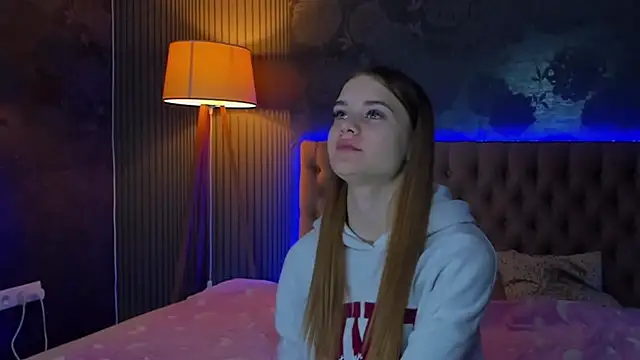 Snapshot of LuisaClover chatting on 11-22-25, 01:10 LuisaClover online show from 11-22-25, 01:10