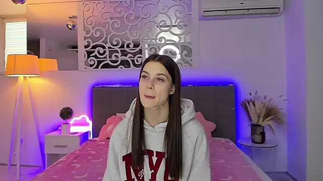 LuisaClover online show from 01-19-26, 01:15