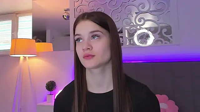 LuisaClover online show from 03-07-26, 01:41