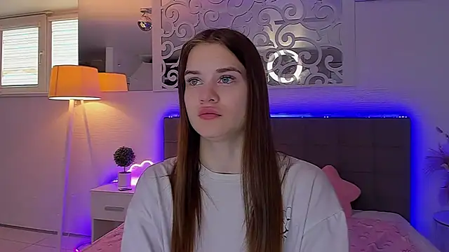 LuisaClover online show from 04-18-26, 12:20