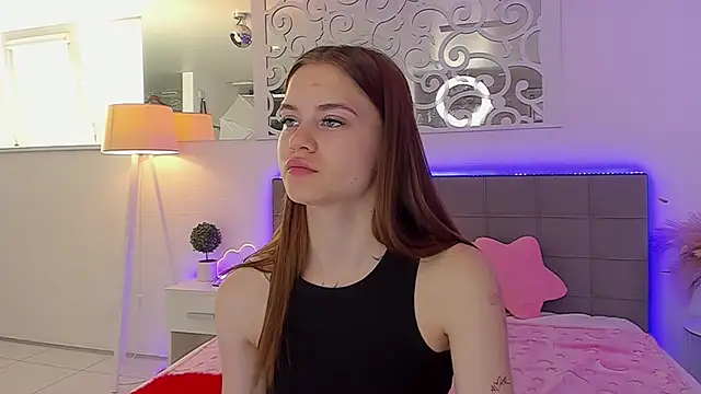LuisaClover online show from 06-10-26, 07:07