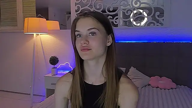 LuisaClover online show from 07-26-26, 12:52