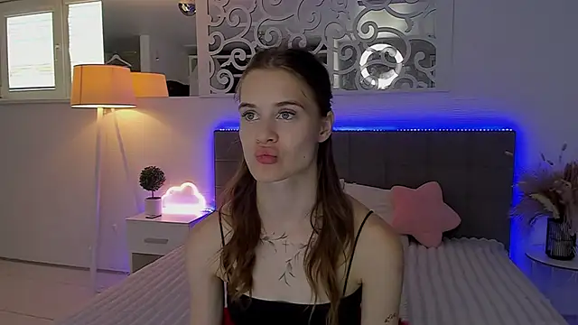 LuisaClover online show from 07-27-26, 01:07