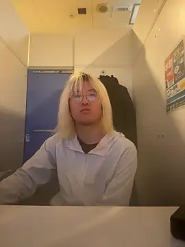 Snapshot of MUIMUICHAN27 chatting on 11-30-25, 02:37 MUIMUICHAN27 online show from 11-30-25, 02:37