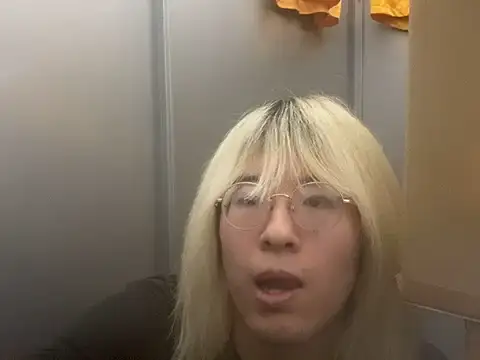 Snapshot of MUIMUICHAN27 chatting on 12-19-25, 05:36 MUIMUICHAN27 online show from 12-19-25, 05:36