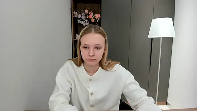 Snapshot of ElissaGlod chatting on 10-23-25, 06:45 ElissaGlod online show from 10-23-25, 06:45