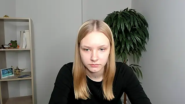 Snapshot of ElissaGlod chatting on 10-25-25, 07:05 ElissaGlod online show from 10-25-25, 07:05