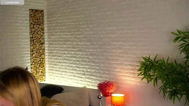 Snapshot of ElissaGlod chatting on 12-01-25, 12:10 ElissaGlod online show from 12-01-25, 12:10