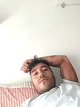 Snapshot of Geraldinexxxxx chatting on 10-22-25, 03:23 Geraldinexxxxx online show from 10-22-25, 03:23