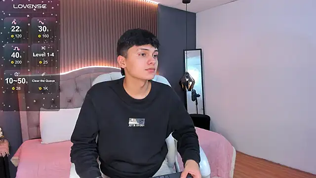 Maxii18  online show from 11-08-25, 07:23