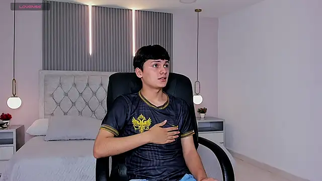 Maxii18  online show from 12-16-25, 06:46