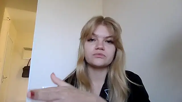 AuroraXRoses online show from 10-23-25, 12:04