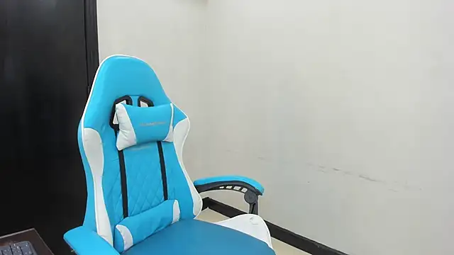 Snapshot of agata18_ chatting on 11-11-25, 12:38 agata18 online show from 11-11-25, 12:38