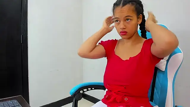 Snapshot of agata18_ chatting on 11-12-25, 12:38 agata18 online show from 11-12-25, 12:38