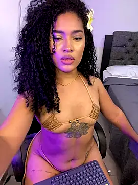 Snapshot of Georgina_x chatting on 10-26-25, 01:44 Georgina x online show from 10-26-25, 01:44