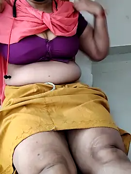 Snapshot of tamilammu1431 chatting on 05-13-26, 03:59 tamilammu1431 online show from 05-13-26, 03:59