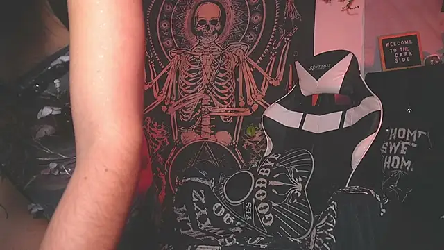 Dalia Vorhees online show from 12-19-25, 01:34