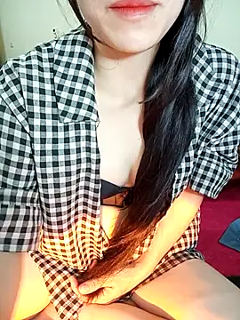 Snapshot of Cherry_Le02 chatting on 11-13-25, 04:28 Cherry Le02 online show from 11-13-25, 04:28