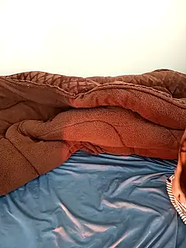 Snapshot of Cherry_Le02 chatting on 12-15-25, 06:06 Cherry Le02 online show from 12-15-25, 06:06